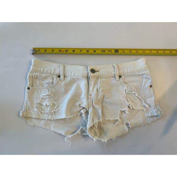 Abercrombie & Fitch White Denim Low Rise Cut-Off Shorts Distressed Womens Size 4 - Picture 11 of 12